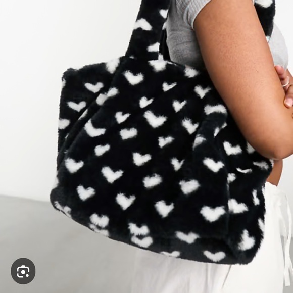 NEW Women’s Skinny Dip Black Fluff Heart Tote Bag - Picture 6 of 9
